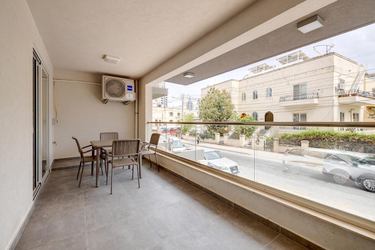 Modern Apartment Steps To St George'S Bay Saint Julian's Екстериор снимка