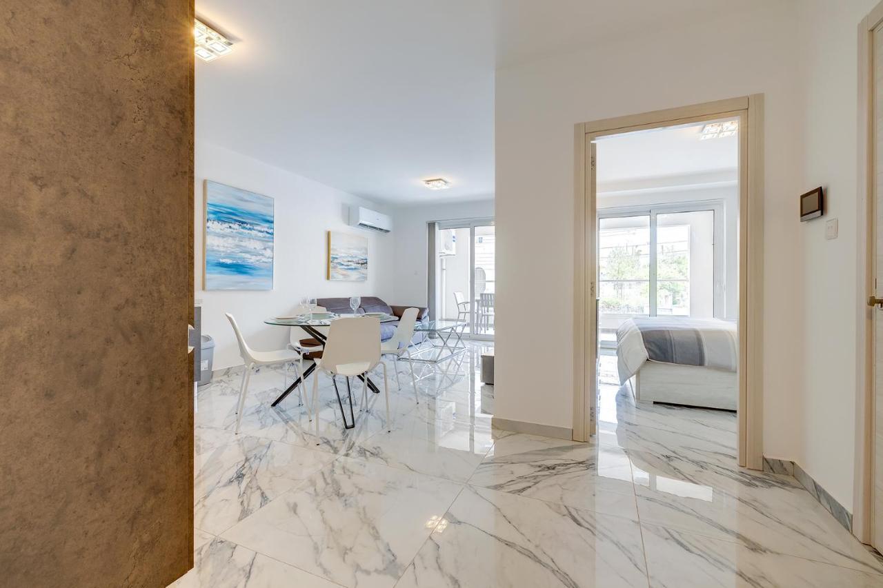 Modern Apartment Steps To St George'S Bay Saint Julian's Екстериор снимка